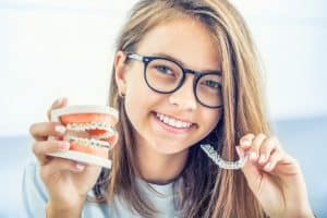 Invisalign vs. Traditional Braces – Which One is the Best Choice for You-Dr.King | King Orthodontics Invisalign vs. Traditional Braces – Which One is the Best Choice for You-Dr.King
