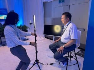 Dr-King-tests-Invisaligns-latest-tech-inside-the-Innovation-Hub | King Orthodontics Dr-King-tests-Invisaligns-latest-tech-inside-the-Innovation-Hub
